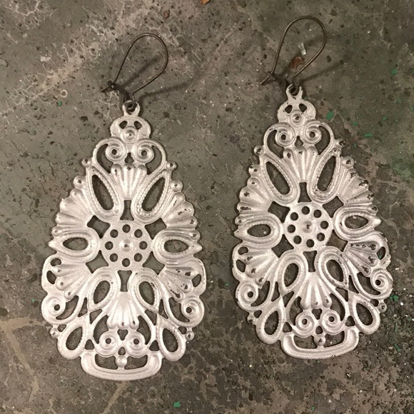 Vintage Rose Distressed Earrings - Picture 1 of 2